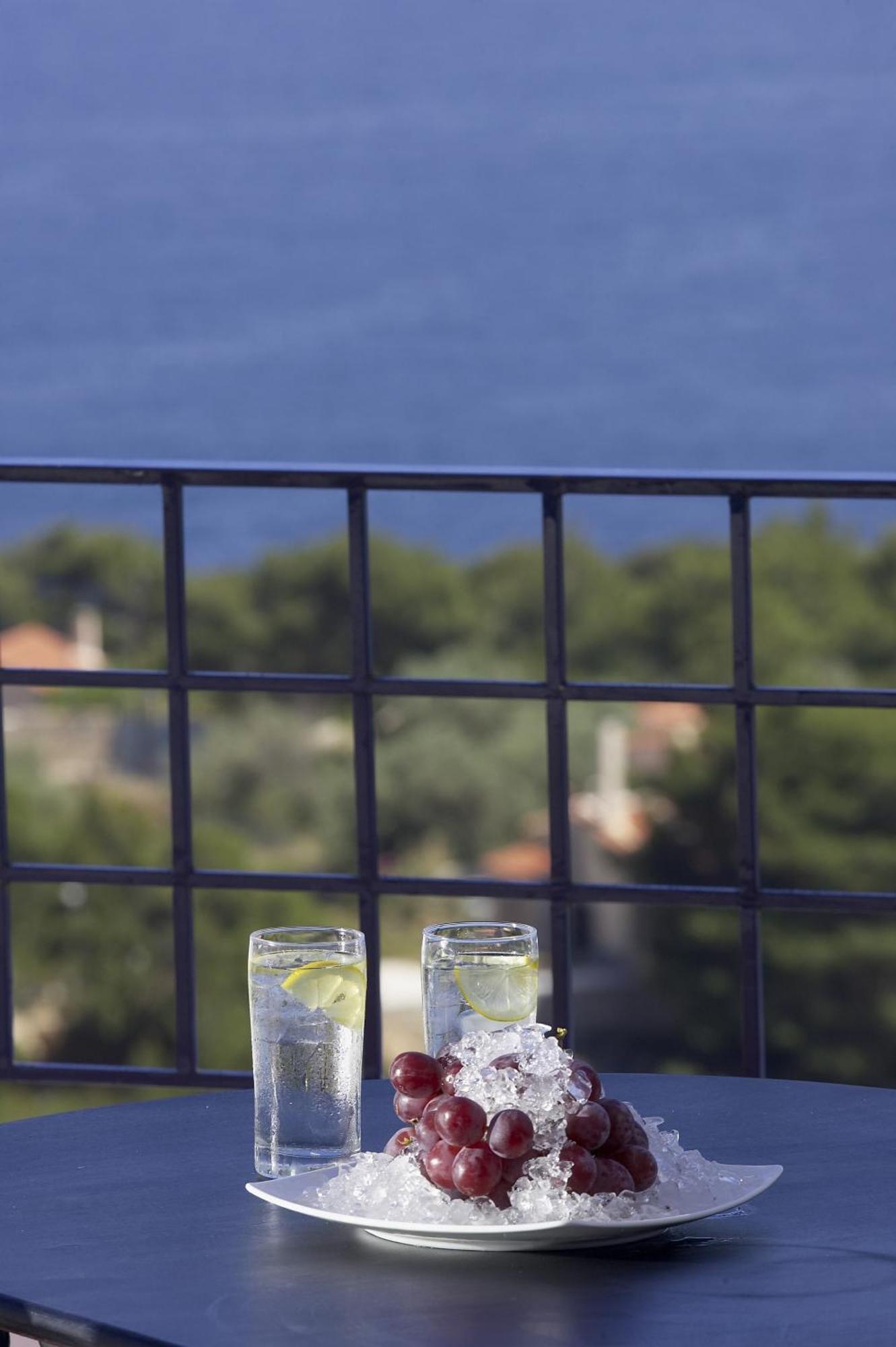 Atrium Of Alonissos Hotell Patitírion Eksteriør bilde
